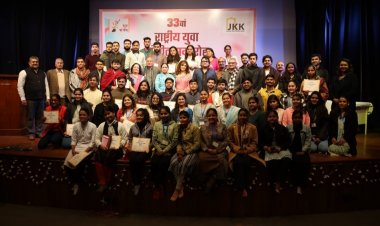 सुर संगम प्रतियोगिता का एक लाख  का प्रथम पुरस्कार मिला वाराणसी के ईशान घोष को