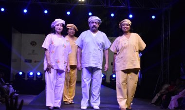 स्टाइलिश लेकिन कार्यात्मक परिधानों में डॉक्टर्स का पहला अनूठा फैशन शो