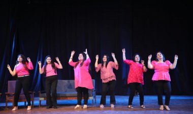 "ये कहां आ गए हम" का मंचन