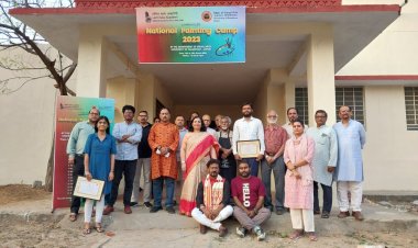 वरिष्ठ कलाकारों को देखकर युवा कलाकारों ने सीखी रंग और रूपाकार रचने की रीति