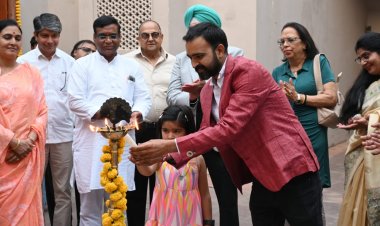 कैनवास  पर दिखा 16 कलाकारों का  क्रिएशन