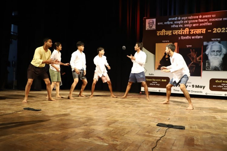 रवींद्र जयंती उत्सव: छात्र की प्रतिभा ने टीचर को कराया गलती का अहसास