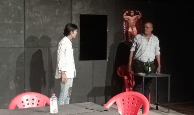 drama pension: नाटक पेंशन दिखाई कर्मचारियों की मनोदशा, लगे जमकर ठहाके