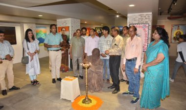 चित्रों के जरिए दिखाया रंगों का संसार