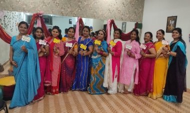 Womania Yoga & Fitness: तीज महोत्सव मनाया