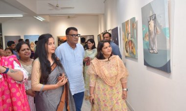 राज्य की महिला चित्रकारों की प्रदर्शनी का उद्घाटन