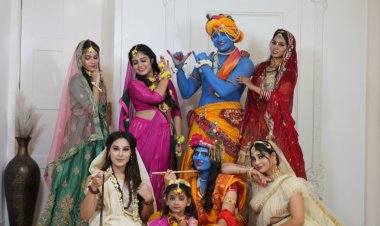 कृष्ण के विभिन्न रूपों में दिखे मॉडल्स