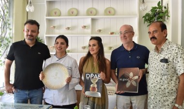 Pastry Talent of the Year Award: पेरिस में 'पेस्ट्री टैलेंट ऑफ द ईयर अवार्ड' से सम्मानित