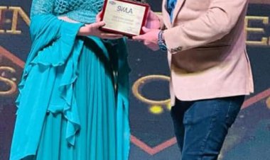 Best Bollywood and Life Style Award: विजय को बेस्ट बॉलीवुड एंड लाइफ स्टाइल अवॉर्ड