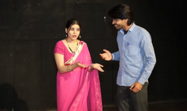 सिंहासन खाली है का मंचन