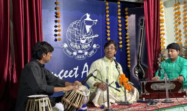 Music Festival: अनवर हुसैन ने संतूर पर बहाया सुरों का झरना