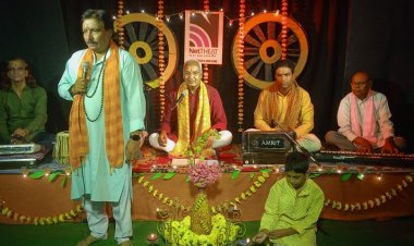 आज आनंद बरसा है संसार में... हम करें दीपों से स्वागतम