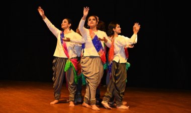 Sanskrit dance drama:यक्ष ने बादलों को 'मेघदूत बनाकर भेजा विरह संदेश