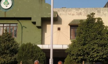 State Chief Commissioner Niranjan Arya: राज्य मुख्य आयुक्त निरंजन आर्य ने किया झंडारोहण