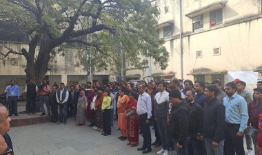 Martyr's Day: शहीद दिवस पर रखा गया 2 मिनट का सामूहिक मौन