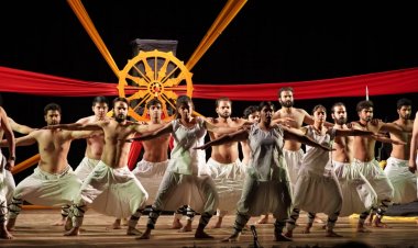 natak  Rashmirathi: कर्ण की वीरता पर आधारित नाटक रश्मिरथी का हुआ मंचन