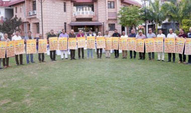 Kavi Sammelan Kavyam Ki Kavya Dhara: अखिल भारतीय कवि सम्मेलन ‘काव्यम की काव्य धारा’ के पोस्टर का विमोचन