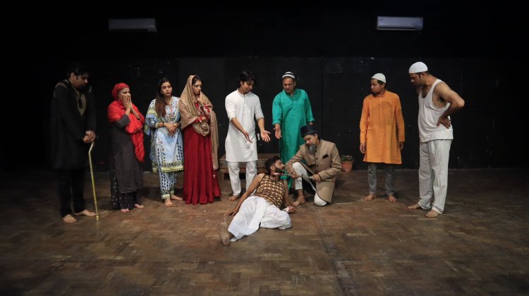 drama Bichhoo: नाटक बिच्छू ने हास्यास्पद परिस्थितियों ने दर्शकों को गुदगुदाया