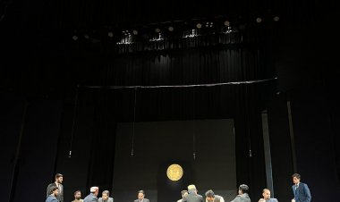 Natak 12 Angry Men:  नाटक 12 एंग्री मैन का मंचन