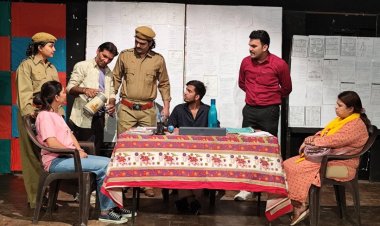 theatre drama paper leak: नौकरी नहीं लगी तो नौजवान ठगने लगे मासूम लोगों को