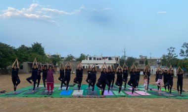 International Yoga Day: इंटरनेशनल योग दिवस मनाया