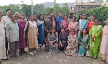 Rajasthan Sindhi Academy: साहित्यकारों ने कविता पाठ प्रस्तुति दी