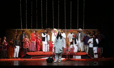 Jawahar Kala Kendra: दुल्हन के पैर बने मुसीबत, दिल्ली से लाने पड़े गोरधन के जूते!