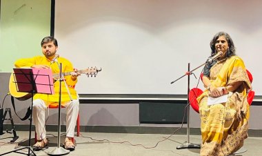 तुम ठाकुर मेरे के अंतर्गत बही दिव्यता की धारा  अंशु हर्ष की कविताओं की संगीतमय प्रस्तुति