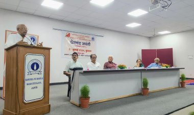 प्रेमचंद का साहित्य श्रम के पसीने की ख़ुशबू से महकता है