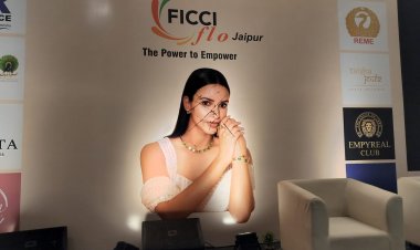 जयपुर में इस एक्ट्रेस से नाराज हुई महिलाएं, फोटो पर ब्लैक मार्कर से लगाया कट.. जाने पुरा मामला..