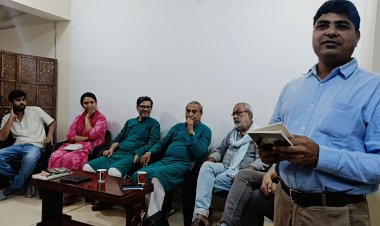 अति बौद्धिकता भाषा को शुष्क बना देती है