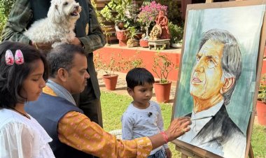 Ratan Naval Tata's image alive on canvas: चित्रकार चंद्र प्रकाश गुप्ता ने केनवास पर जीवंत किया रतन नवल टाटा का अक्स