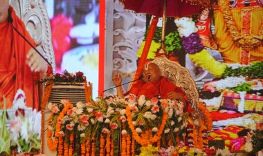 रामभद्राचार्य ने कहा, सरकारों में दम हो तो जाति आधारित आरक्षण बंद करे'