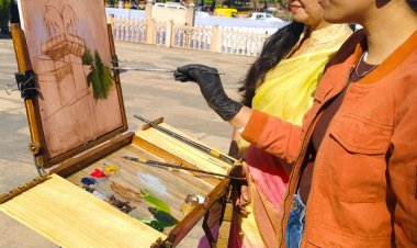 जयपुर की महिला कलाकारों ने अल्बर्ट हॉल के स्थापत्य को कैनवास पर उतारा