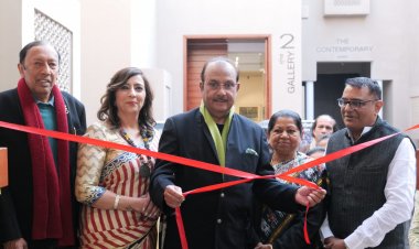 जेकेके में शुरु हुई नीतू की बनाई 68 पेन्टिंग्स की एग्जीबिशन