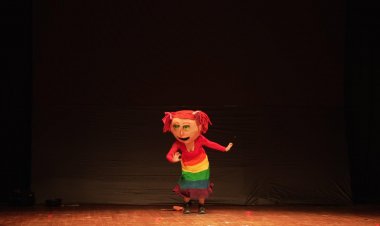 एक्सपेरिमेंटल प्रस्तुति थ्रेड्स ने दर्शकों के मन में सहानुभूति और संवेदना को लेकर उठाए सवाल