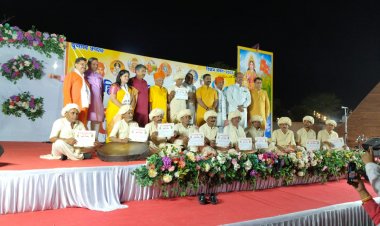 कलाकारों ने दी मनमोहन प्रस्तुति