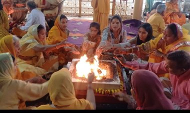 दुर्गा शक्ति और भगवान राम का पूजन कर यज्ञ में दीं आहुतियां गायत्री