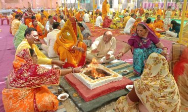 आगरा रोड के  ग्रीन पार्क पंचमुखी महादेव मंदिर में 24 कुंडीय गायत्री महायज्ञ शुरू