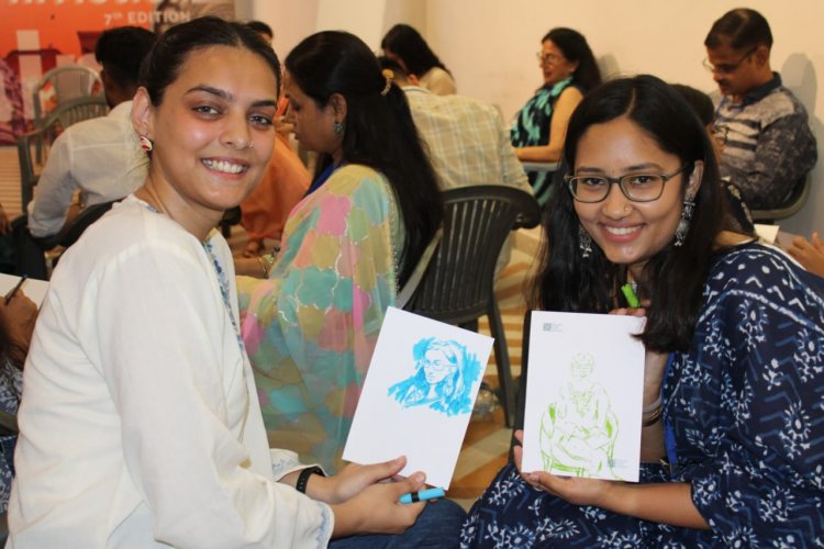 पेन्टिंग एग्जीबिशन ‘कला हर जगह’ में बिखरे ब्लू पॉट्री और कैरीकेचर कला के रंग, अभिषेक शर्मा ने कैनवास पर बनाया भगवान राम का चित्र