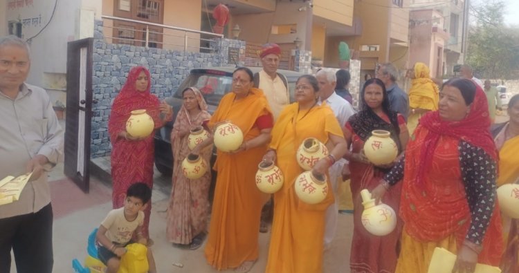 24 Kundiya Gayatri Maha Yagya: चार दिन में 24 कॉलोनियों में घर-घर जाकर देंगे आमंत्रण