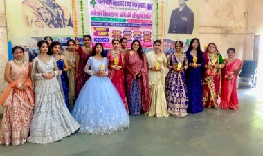 संभागियों ने फैशन शो में दिखाया दम खम