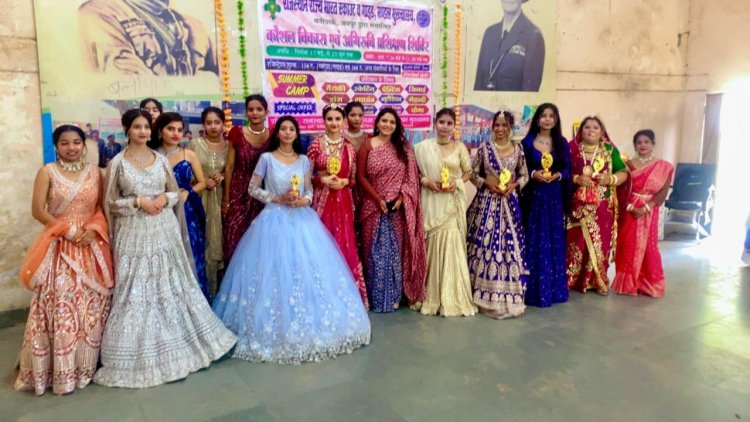 संभागियों ने फैशन शो में दिखाया दम खम