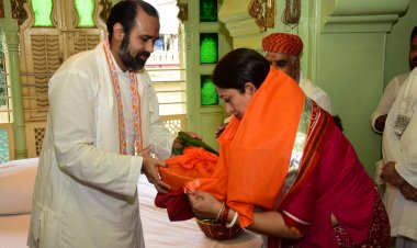 एकता कपूर और स्मृति ईरानी ने नाथद्वारा मंदिर में भगवान श्रीकृष्ण के दर्शन किए