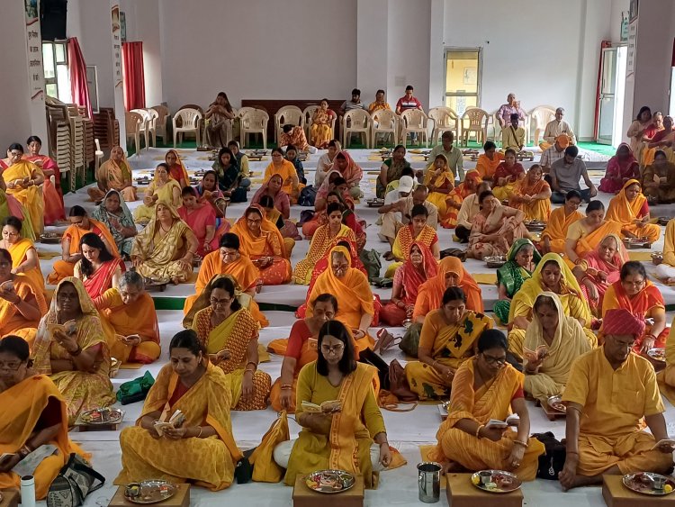 गुरु गीता पाठ के साथ गायत्री परिवार का गुरु पूर्णिमा महोत्सव शुरू