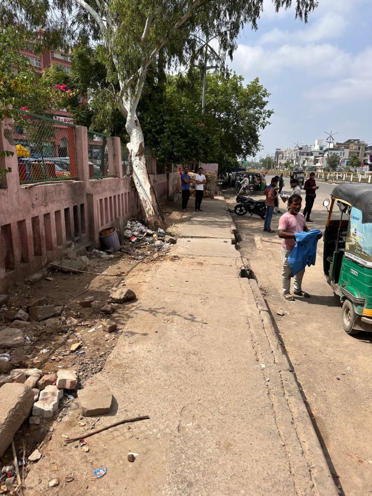 जेडीए ने दो स्थानों से सड़क सीमा में आ रहे अतिक्रमणों को हटाए 