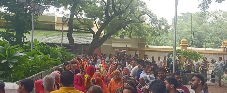 शिवभक्तों ने दुगुने उत्साह के साथ शिवालयों में भगवान भोलेनाथ का जलाभिषेक