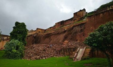 तेज बारिश से गिरी रामबाग की दीवार, बड़ा हादसा टला