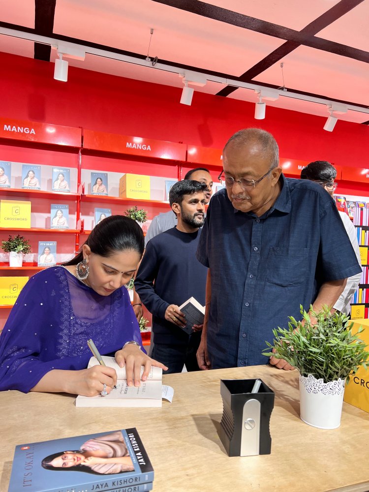 "इट्स ओके" से जीवन को मिलेगी नई दिशा: आध्यात्मिक वक्ता जया किशोरी बनीं लेखिका