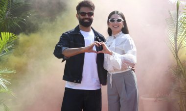 प्रेम, अध्यात्म और सांस्कृतिक दर्शन को खूबसूरती से पिरोता 'तारा और आकाश: लव बियॉन्ड रेल्म्स'